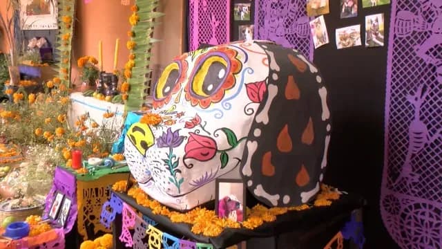 Ofrenda dedicada a seres sintieses que fallecieron. Foto: N+