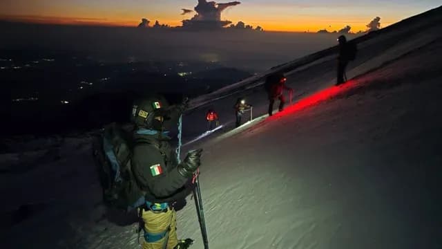 Por la noche se finalizó la emergencia por el accidente de los alpinistas. Foto: Socorro Alpino