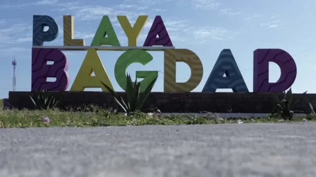 Rachas de Viento Derriban Letras de Playa Bagdad
