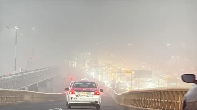 Así se ven las inmediaciones del AICM por el banco de niebla de hoy, 30 de octubre 2025. Fotos: N+