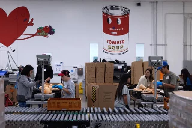 Banco de alimentos en Texas; hay 3 estados en emergencia por cierre de SNAP