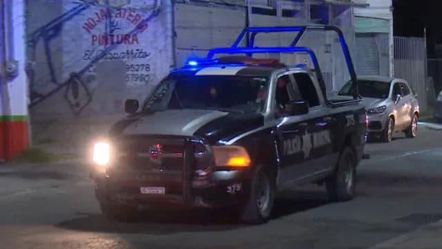 La mujer fue encontrada tirada en una banqueta. Foto: Manuel González.