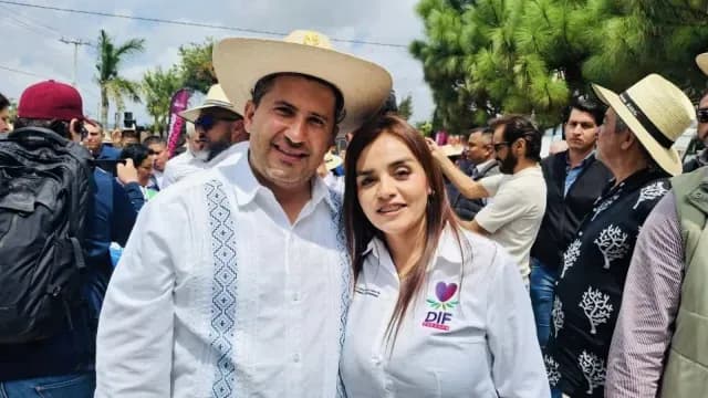 Grecia Quiroz y Carlos Manzo. Foto: FB