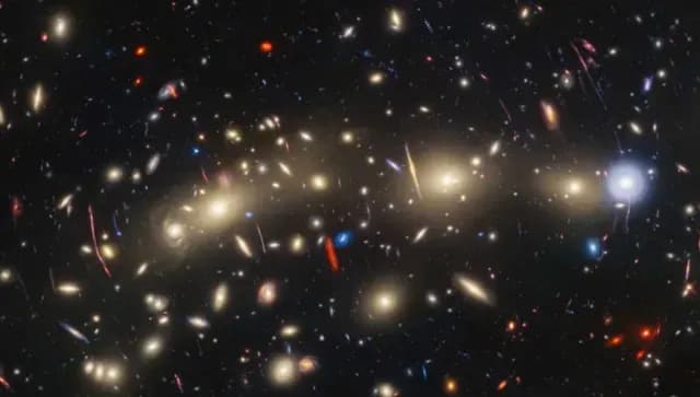 Lente gravitacional MACS JO416, que habría ayudado a ver la galaxia LAP1-B
