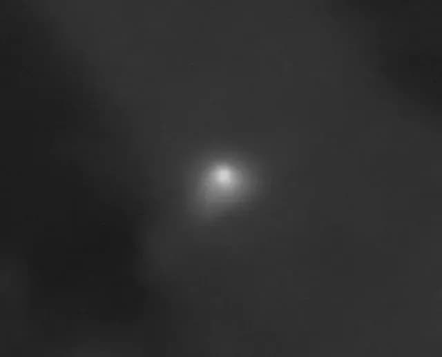Foto del cometa 3I/ATLAS tomada por la sonda Lucy