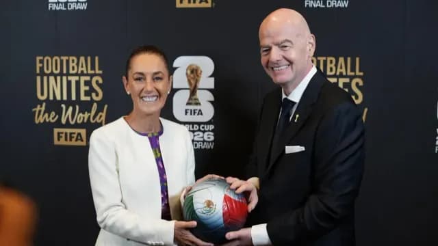 Sheinbaum e Infantino en el sorteo del Mundial 2026. Foto: Presidencia de México