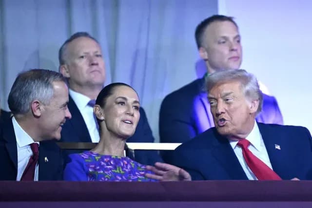 Sheinbaum, Trump y Carney durante el sorteo del Mundial 2026. Foto: Getty Images