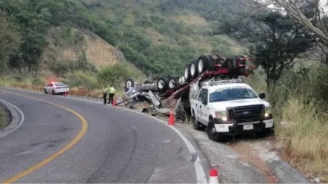 Accidente en Carretera de Oaxaca. Foto: Guardia Nacional