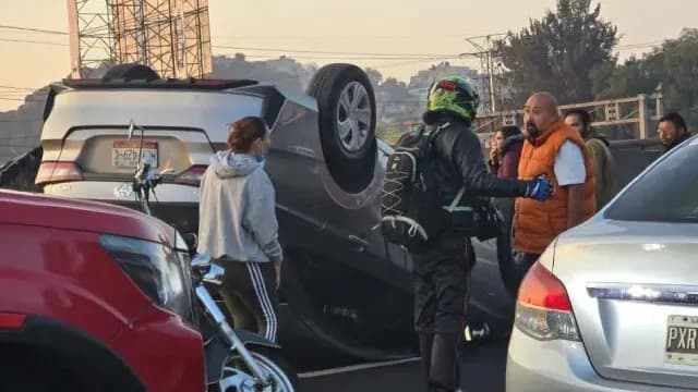 Volcadura en la México-Puebla Hoy, Sábado 20 de Diciembre. Foto: N+