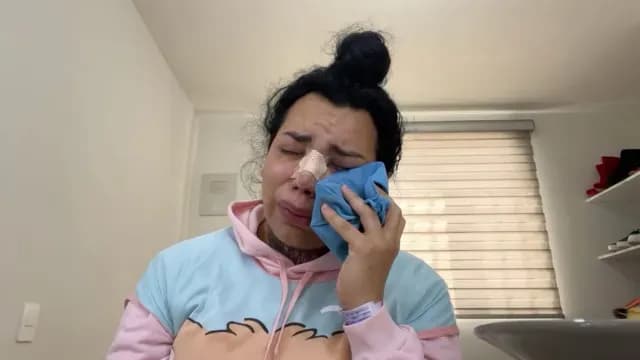 Paola Suárez durante transmisión en vivo