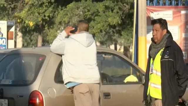 El conductor observó a los sujetos armados a bordo de dos automóviles. Foto N+