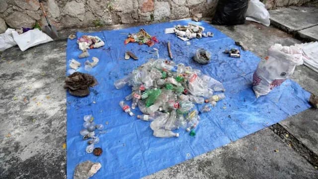 Basura recolectada dentro de cenotes en Yucatán