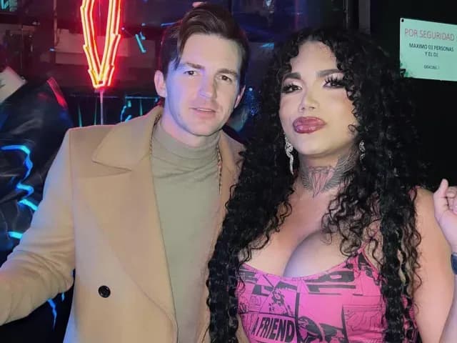 Drake Bell y Paola Suárez en una foto juntos