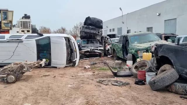FGR Destruye Camionetas Decomisadas al Crimen Organizado en Tamaulipas