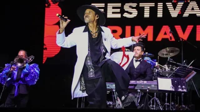 Roco durante un concierto en el Zócalo de la Ciudad de México