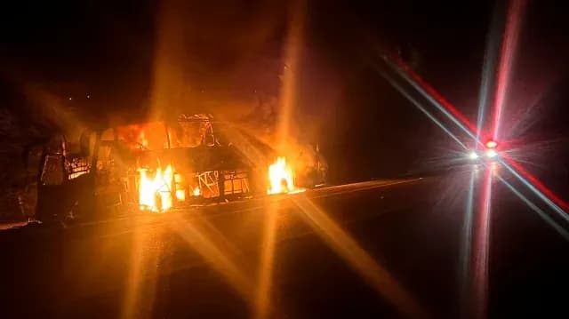 Se Incendia Autobús de Pasajeros en el Tramo Carretero Llera - González en Tamaulipas