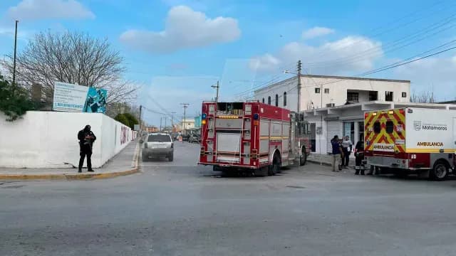 Los alumnos del COBAT 02 fueron evacuados ante la localización de un artefacto explosivo. Foto: N+