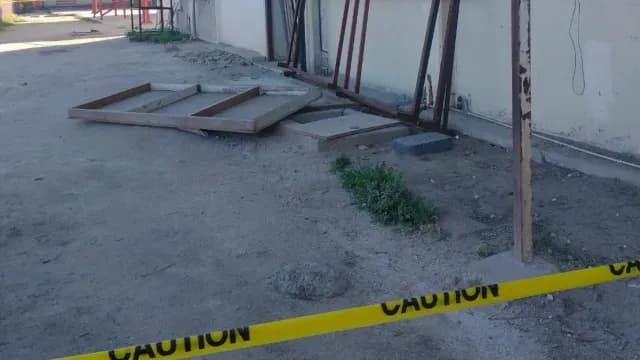 Registro de desagüe de baños donde fue localizado en feto en Mexicali. Foto: N+