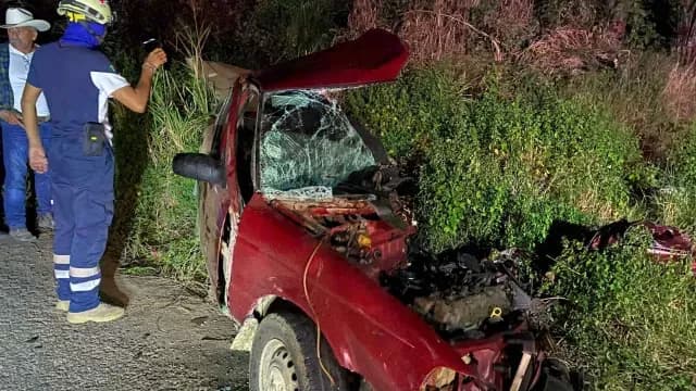 4 personas fallecidas y 2 lesionados el saldo de un accidente entre unidad pesada y dos autos particulares | Foto: Mónica Ricardez | N+