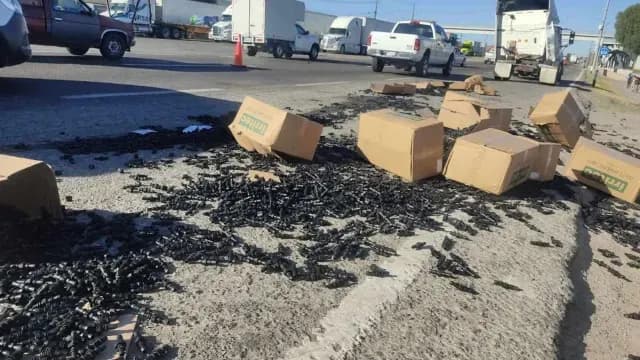 El Accidente Involucró Dos Camiones de Carga y una Camioneta. Foto: PC Queétaro