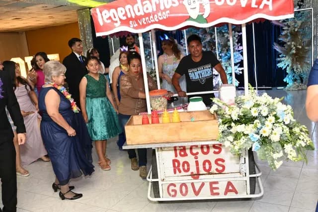 Celebran boda con tacos rojos en Ciudad Mante, Tamaulipas
