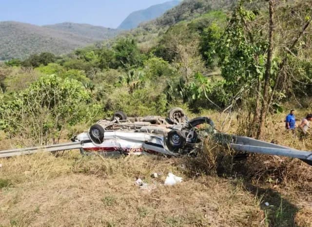 Ambulancia Vuelca Durante Traslado y Enfermera Pierde una Pierna