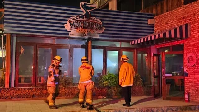 Bomberos sofocan incendio en restaurante de Mexicali. Foto: N+