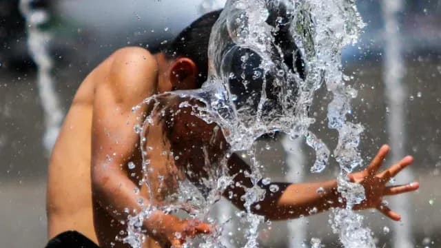 Niño jugando en la CDMX en un día sin clases por vacaciones