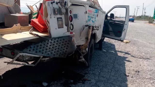 Una unidad de la CFE se vio involucrada en el accidente. Foto: SSP Tamaulipas