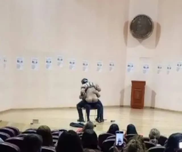 Video: Stripper Hace Show en Auditorio de la Facultad de Ciencias de la UNAM