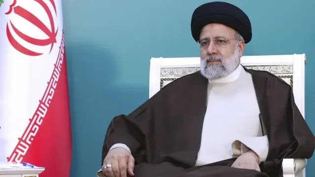 Ebrahim Raisi usaba un turbante negro que hacía referencia a pertenecer al linaje directo del profeta Mahoma. Foto: AP | Archivo