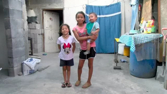 madre pide ayuda para hijos