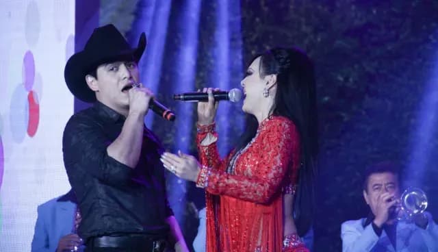 Julián Figueroa y Maribel Guardia en concierto