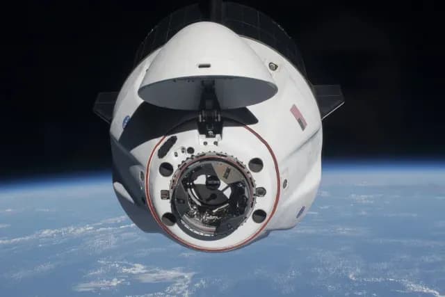 Cápsula SpaceX Dragon Endevour en una misión de la NASA