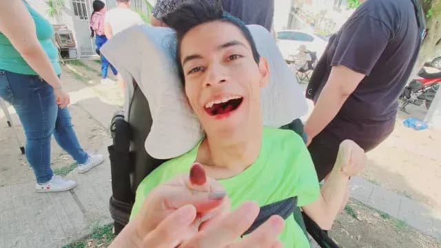 El activista Daniel Robles Haro tras salir de votar en Jalisco