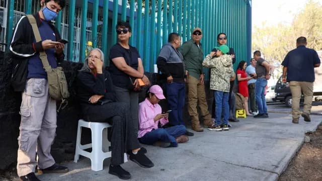 Mexicanos acuden a las urnas