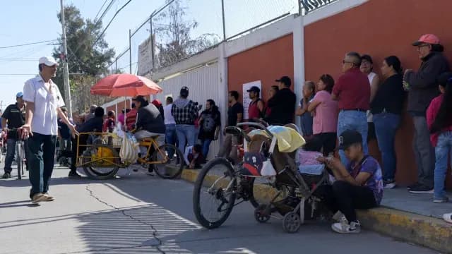 Mexicanos votando este 2 de junio