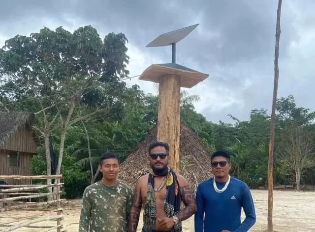 Tribu marubo se hizo adicta al Internet debido a las antenas de Starlink