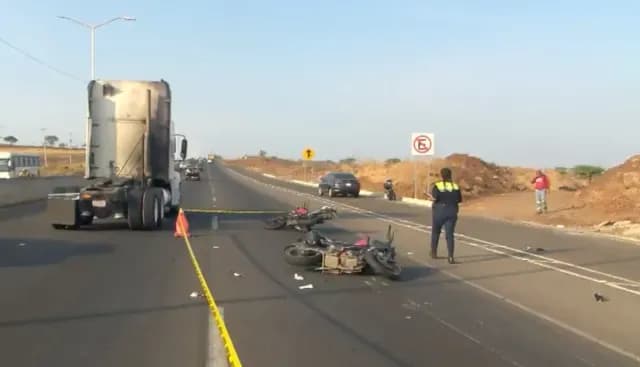 Circulaban por el Periférico Nuevo cuando terminaron chocando. Foto N+