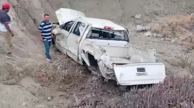 Camioneta Derrapa y Cae a Barranco en Tula, Tamaulipas