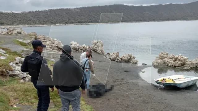 Con apoyo de lancheros lograron llevar el cuerpo hasta la orilla. Foto: N+