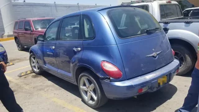 Vehículo PT Crusier donde fue encontrado el perrito. Foto: DSPM