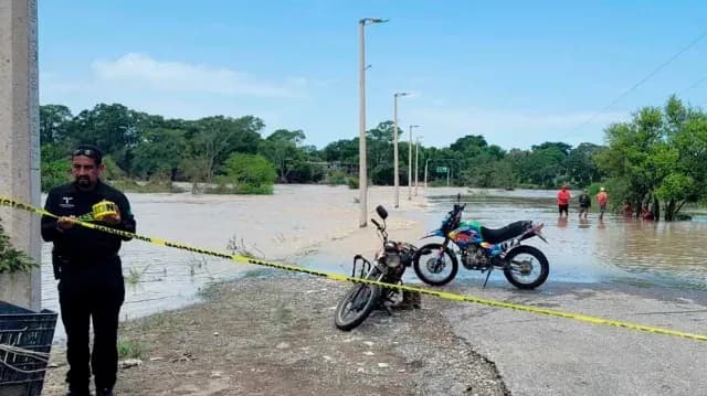 Colocaron cinta amarilla y se exhortó a la población a no acercarse para evitar accidentes. Foto: SSP Tamaulipas
