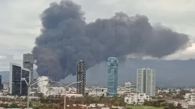 Desde más de 30 kilómetros de de distancia era visible la columna de humo. Foto: Redes Sociales