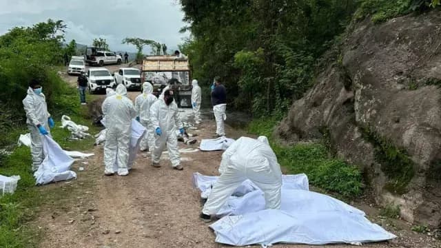 Autoridades investigan los cuerpos hallados en Chiapas. Foto: Cuartoscuro