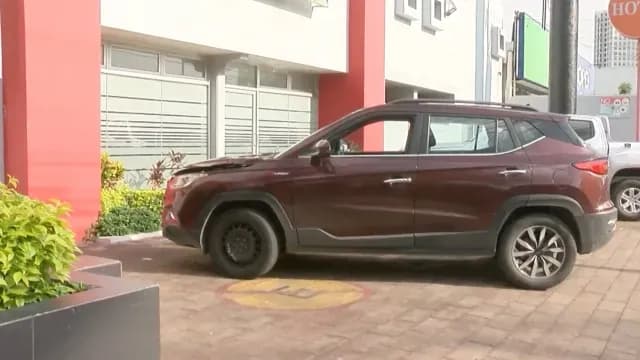 El hombre se identificó debidamente como el propietario del automóvil