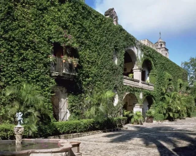 Fachada frontal de la Hacienda San Gabriel de las Palmas