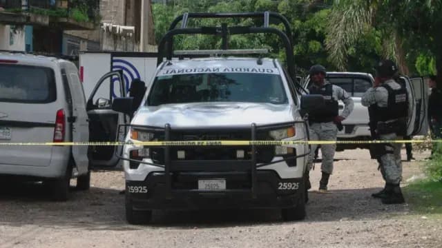Encuentran más restos humanos en fosa clandestina