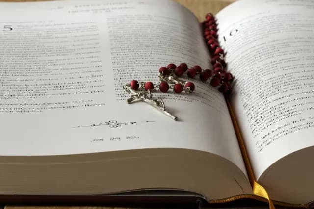 Ahora Nuevo León cuenta con dos exorcistas ante la alta demanda de exorcismos