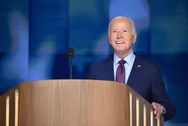 Joe Biden durante una prueba de audio en la Convención Demócrata